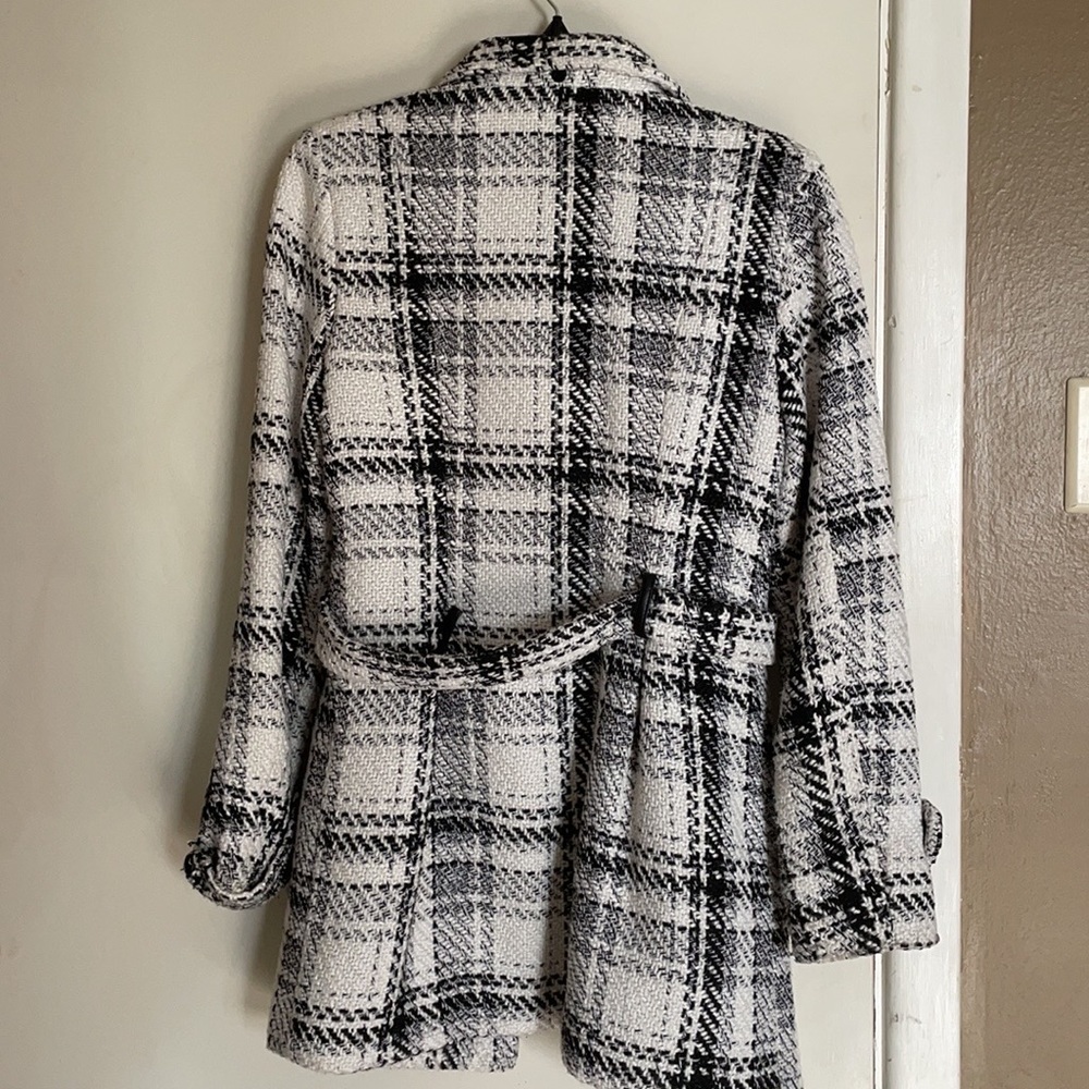 I am selling it because I no longer need it. Size M Brand iZ byer good condition